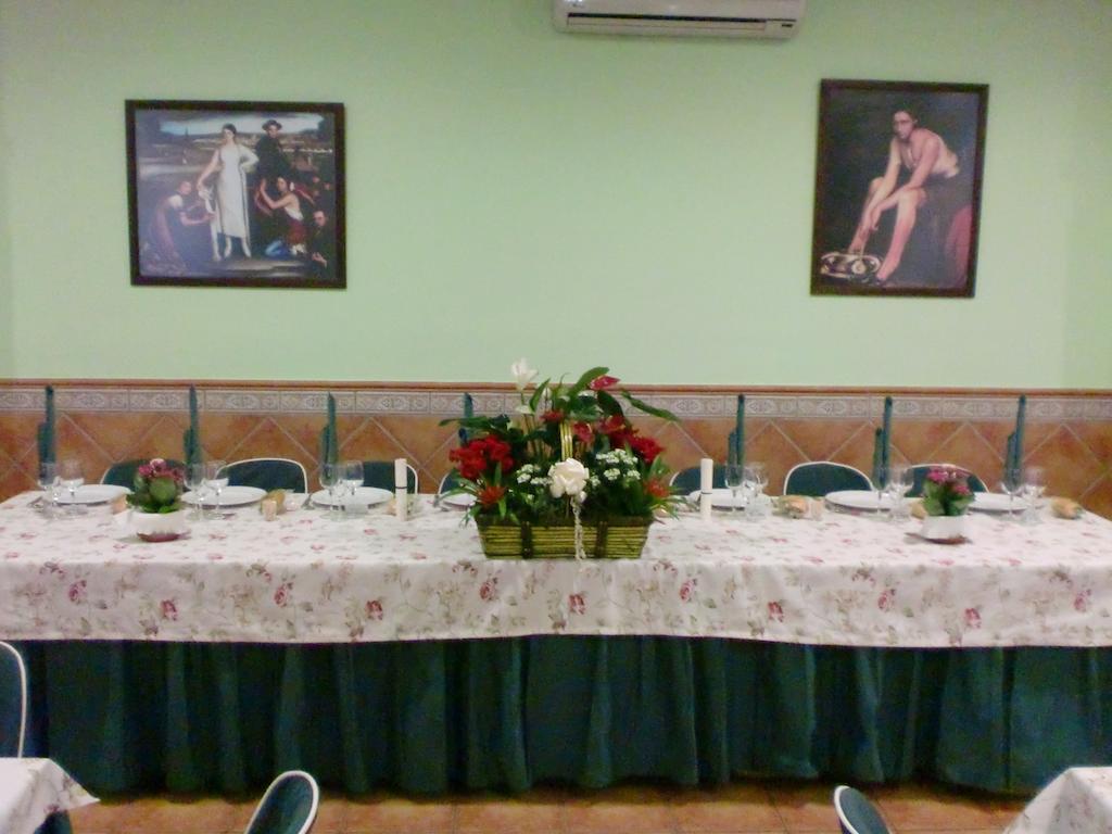 Hostal Las Tres Jotas Алькарасехос Экстерьер фото